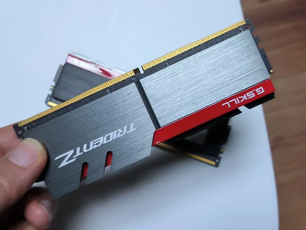 지스킬 TridentZ DDR4 32GB 16Gx2